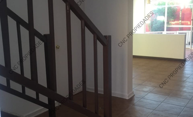 EN VENTA AMPLIA CASA, EXCELENTE SECTOR DE LA CIUDAD.