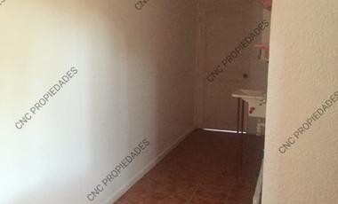 EN VENTA AMPLIA CASA, EXCELENTE SECTOR DE LA CIUDAD.