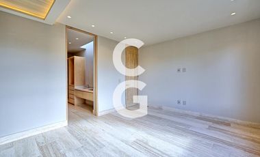 Casa en Venta en Cancún en Residencial Losantos con Alberca y Jardín