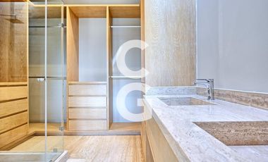 Casa en Venta en Cancún en Residencial Losantos con Alberca y Jardín