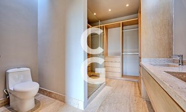 Casa en Venta en Cancún en Residencial Losantos con Alberca y Jardín