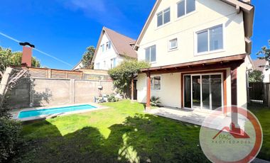 Tu nuevo hogar te espera! Con amplio patio y en condominio.