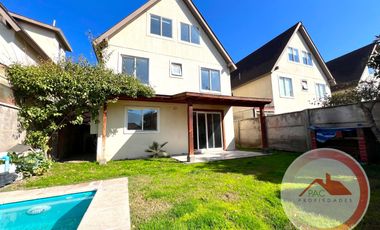 Tu nuevo hogar te espera! Con amplio patio y en condominio.