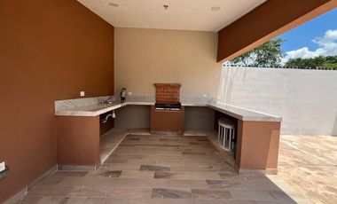 Renta de casa de un piso en Baspul, tres recámaras con PANELES SOLARES