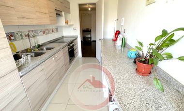 Excelente departamento en interior condominio