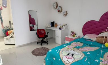 VENDO CASA MODERNA Y AMPLIA EN ZONA NORTE