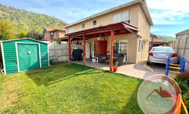 Impecable casa en microbarrio residencial