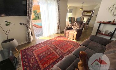Casa venta 4 dormitorios, quincho y piscina, cocina ampliada y remodelada, Valle lo Campino