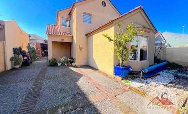 Casa venta 4 dormitorios, quincho y piscina, cocina ampliada y remodelada, Valle lo Campino