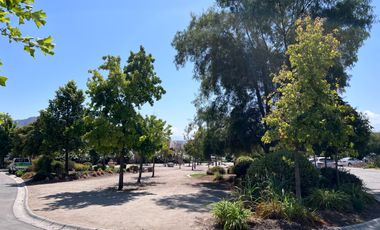 Maravillosa casa estilo mediterráneo de dos pisos, ubicada en exclusivo condominio