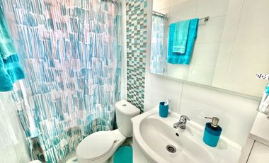 Maravillosa casa estilo mediterráneo de dos pisos, ubicada en exclusivo condominio