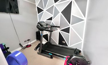 Maravillosa casa estilo mediterráneo de dos pisos, ubicada en exclusivo condominio