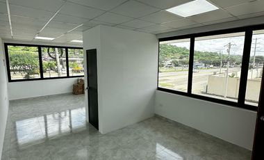 OFICINAS EN ALQUILER EN PLAZA COMERCIAL DE PORTOVIEJO JUNTO A SERVIENTREGA