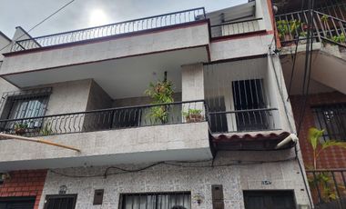 VENDO CASA EN ITAGUI BARRIO SIMON BOLIVAR PISO Y 3