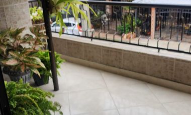 VENDO CASA EN ITAGUI BARRIO SIMON BOLIVAR PISO Y 3