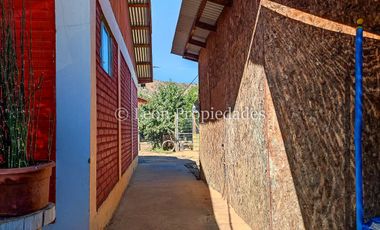 Leon Propiedades arrienda casa en sector lo Águila, Curacaví.