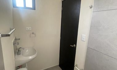 SEMINUEVO DEPARTAMENTO EN RENTA ZONA INDUSTRIAL CERCA WV
