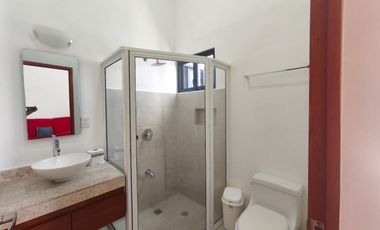 Renta de casa amueblada de un piso, tres recámaras, en Baspul