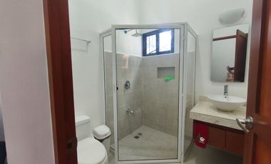 Renta de casa amueblada de un piso, tres recámaras, en Baspul