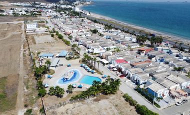 Urbanización Villa Marina - Capaes, casa de 2 pisos, 3 dormitorios y balcón.