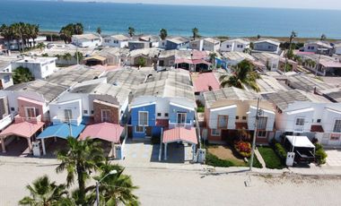 Urbanización Villa Marina - Capaes, casa de 2 pisos, 3 dormitorios y balcón.