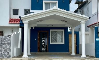 Urbanización Villa Marina - Capaes, casa de 2 pisos, 3 dormitorios y balcón.