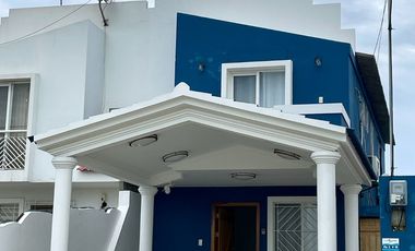 Urbanización Villa Marina - Capaes, casa de 2 pisos, 3 dormitorios y balcón.