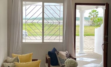 Urbanización Villa Marina - Capaes, casa de 2 pisos, 3 dormitorios y balcón.