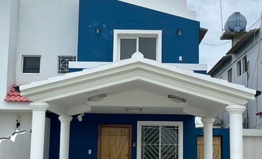 Urbanización Villa Marina - Capaes, casa de 2 pisos, 3 dormitorios y balcón.