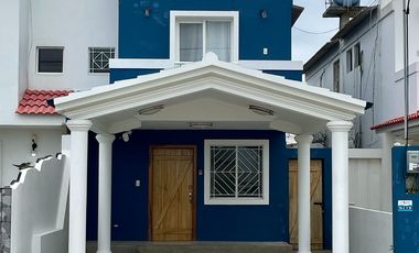 Urbanización Villa Marina - Capaes, casa de 2 pisos, 3 dormitorios y balcón.