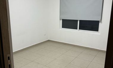 DE LAS ULTIMAS CASAS CONSTRUIDAS, EN ESQUINA CERCA DE LA ALBERCA, MODERNA E ILUMINADA, COCINA CON ALACENA