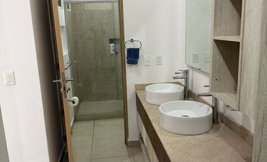 DE LAS ULTIMAS CASAS CONSTRUIDAS, EN ESQUINA CERCA DE LA ALBERCA, MODERNA E ILUMINADA, COCINA CON ALACENA