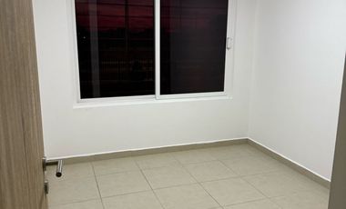 DE LAS ULTIMAS CASAS CONSTRUIDAS, EN ESQUINA CERCA DE LA ALBERCA, MODERNA E ILUMINADA, COCINA CON ALACENA