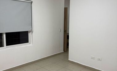 DE LAS ULTIMAS CASAS CONSTRUIDAS, EN ESQUINA CERCA DE LA ALBERCA, MODERNA E ILUMINADA, COCINA CON ALACENA