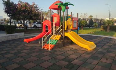 DE LAS ULTIMAS CASAS CONSTRUIDAS, EN ESQUINA CERCA DE LA ALBERCA, MODERNA E ILUMINADA, COCINA CON ALACENA