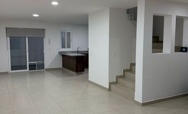 DE LAS ULTIMAS CASAS CONSTRUIDAS, EN ESQUINA CERCA DE LA ALBERCA, MODERNA E ILUMINADA, COCINA CON ALACENA