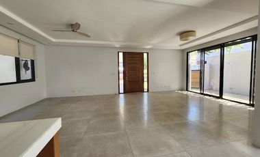 Posadas Village, Muntinlupa City (near Sucat Exit) House For Sale in Posadas Village, Muntinlupa City