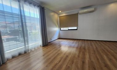 Posadas Village, Muntinlupa City (near Sucat Exit) House For Sale in Posadas Village, Muntinlupa City
