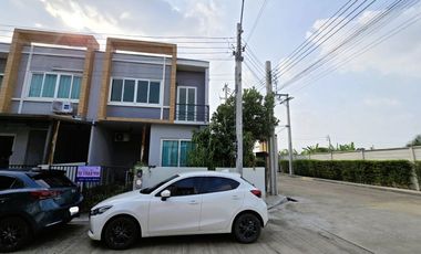 Corner unit! First alley of the project! Townhome for sale in S GATE 2 Village, Bang Bua Thong, Kanchanaphisek. 26.7 sq.w., great location near Kancha