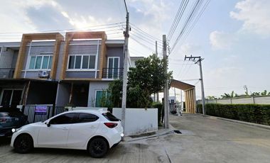 Corner unit! First alley of the project! Townhome for sale in S GATE 2 Village, Bang Bua Thong, Kanchanaphisek. 26.7 sq.w., great location near Kancha