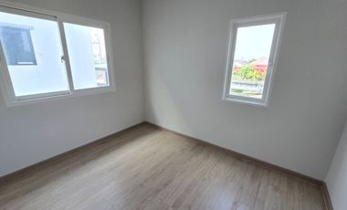 Corner unit! First alley of the project! Townhome for sale in S GATE 2 Village, Bang Bua Thong, Kanchanaphisek. 26.7 sq.w., great location near Kancha