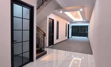 Rumah Dijual MEWAH Eropa Klasik Pejaten Pasar Minggu Jakarta Selatan SIAP HUNI 3Lt 5 Kamar [AR095]
