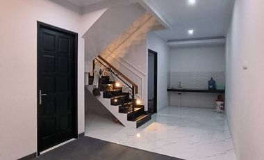 Rumah Dijual MEWAH Eropa Klasik Pejaten Pasar Minggu Jakarta Selatan SIAP HUNI 3Lt 5 Kamar [AR095]