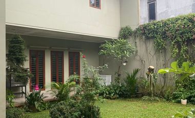 Rumah dijual di Cilandak Tengah belakang Mal Citos Lokasi Bisnis Strategis
