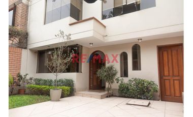 Se Vende Espectacular Casa en Ate – Límite con La Molina. MAYORAZGO