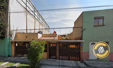 Casa en Claveria Azcapotzalco CDMX. Remates Exclusivos, Tu nuevo hogar te espera.