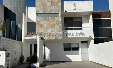 Casa en renta en Villas del Quetzal, Residencial Santa Fe, Corregidora, Queretaro