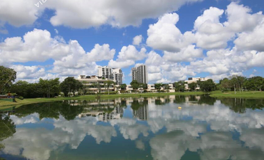 Terreno en venta dentro de Cabo Norte, Mérida con casa club premium