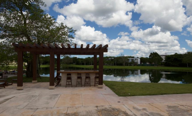 Terreno en venta dentro de Cabo Norte, Mérida con casa club premium