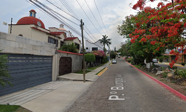 Casa en venta en precio de remate, Fraccionamiento Burgos de Cuernavaca ¡No se aceptan créditos!